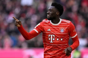 Alphonso_Davies_ten_5_yllk_imza_1738706913