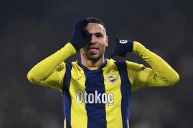 Fenerbahce_nin_golcusu_En-Nesyri_formunun_zirvesin_1739481840