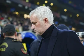 Jose_Mourinho_genc_yldz_adayna_ovguler_yagdrd___On_1739482198