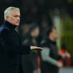 Mourinho_dan_Galatasaray_a_kart_gondermesi_ve_derb_1739737247