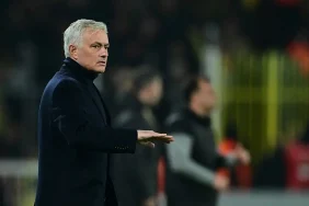 Mourinho_dan_Galatasaray_a_kart_gondermesi_ve_derb_1739737247