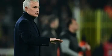Mourinho_dan_Galatasaray_a_kart_gondermesi_ve_derb_1739737247